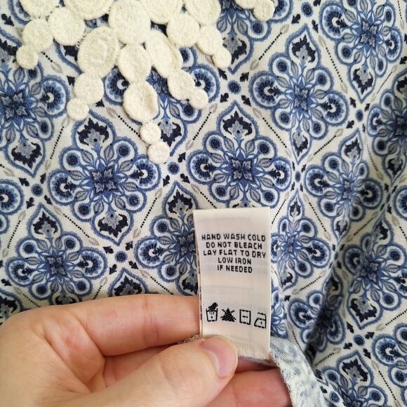 Max Studio Blue & Cream Bohemian Tank Top w Eyelet Lace Detail sz L - Picture 5 of 10